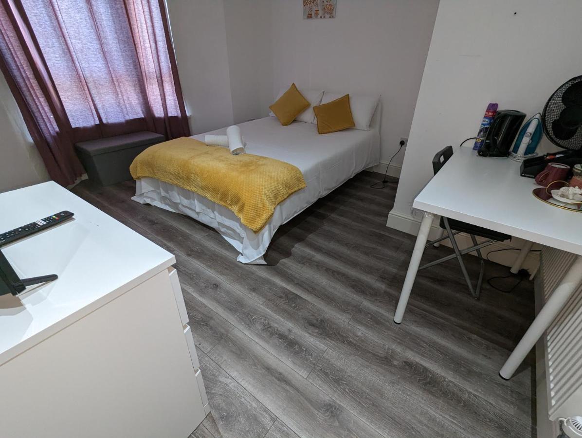 Mile End- Prime Location 호텔 런던 외부 사진