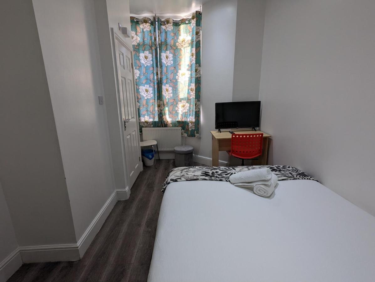 Mile End- Prime Location 호텔 런던 외부 사진