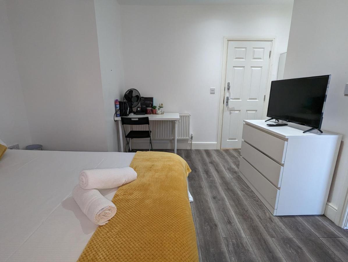 Mile End- Prime Location 호텔 런던 외부 사진
