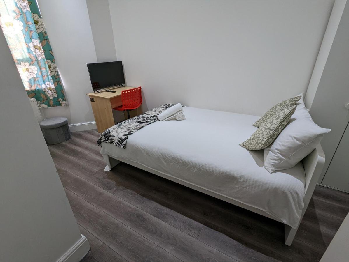 Mile End- Prime Location 호텔 런던 외부 사진